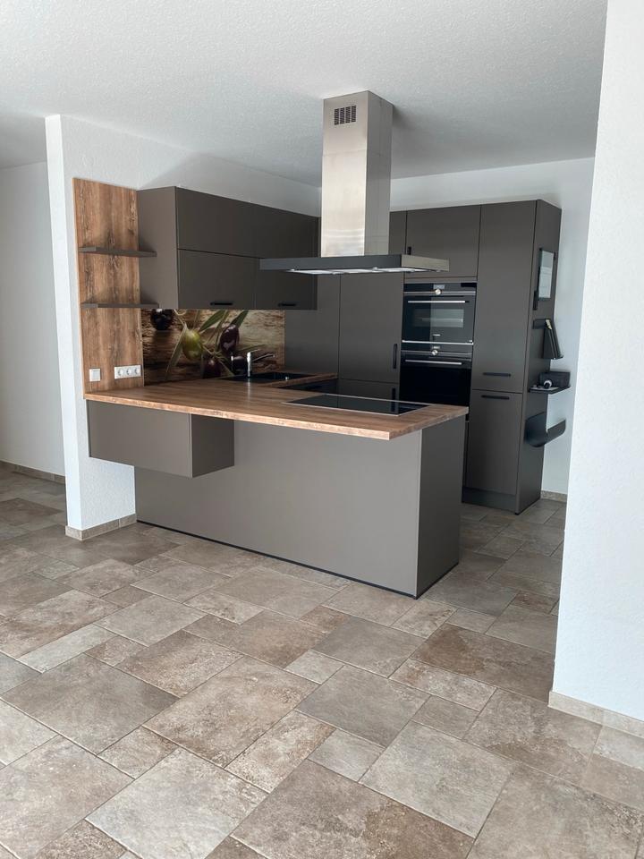 Thumbnail-Moderne 3-Zimmer-Wohnung mit Balkon und Carport