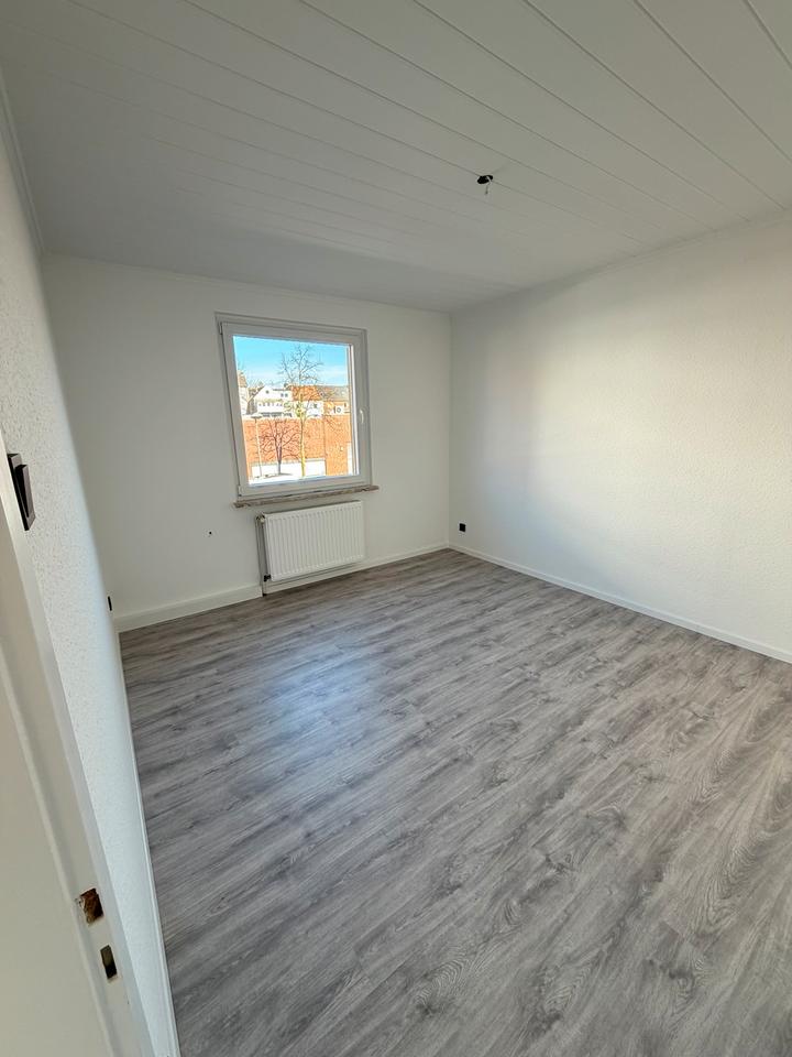 Thumbnail-Renovierte 3,5 Zimmer Wohnung in zentraler Lage zu vermieten