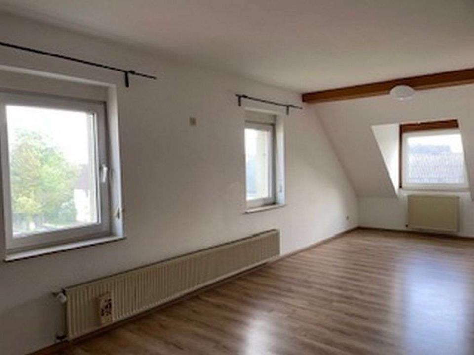Thumbnail-Großzügige 5-Zi-Dachgeschoss-Wohnung auf ca. 120m² Wohnfläche in einem Wohn- u. Geschäftshaus!