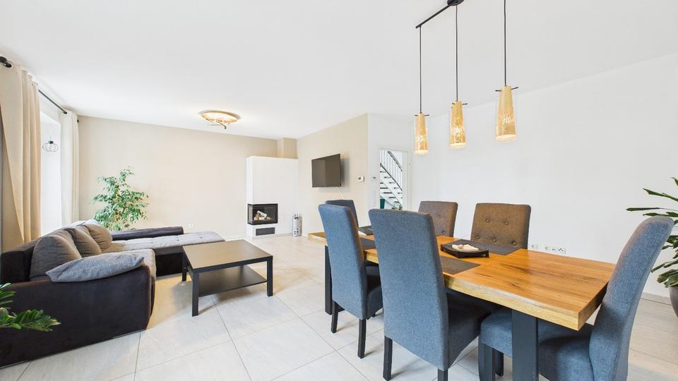 Thumbnail-Großzügiges Einfamilienhaus mit Garage, Carport & Garten