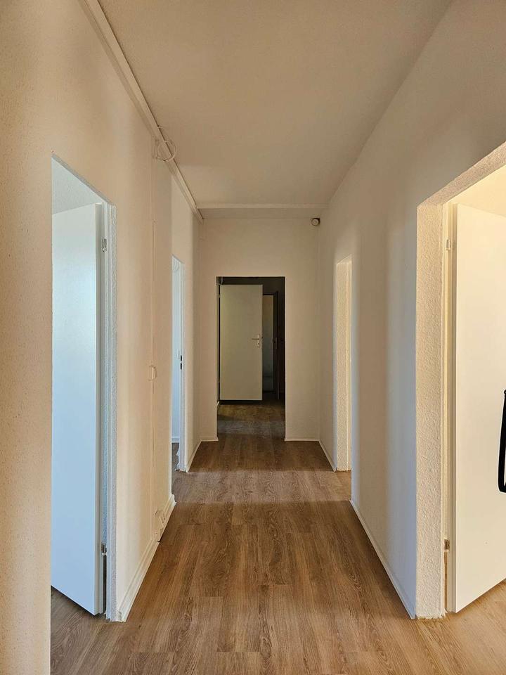 Thumbnail-* geräumige 4 Raum mit Balkon mitten im Zentrum *