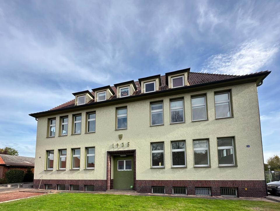 Thumbnail-Schöne 2 Zimmer, Küche, Bad Hausmeister-EG-Wohnung ab sofort in