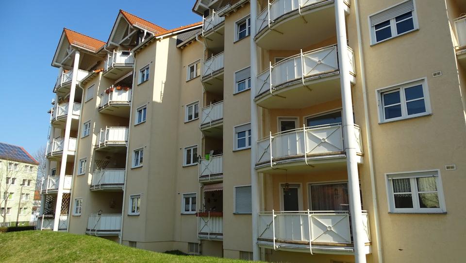 Thumbnail-Modernisierte Erdgeschosswohnung mit Balkon und Badewanne in ruhiger Lage
