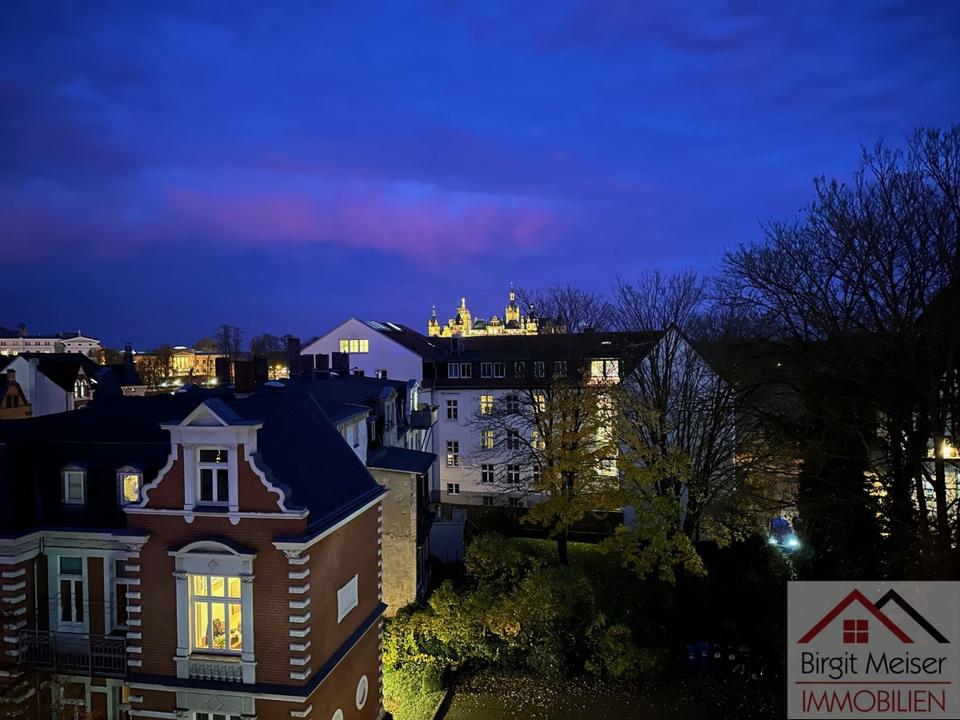 Thumbnail-Mecklenburgstraße * 2-Zimmer-Dachgeschoss-Wohnung mit Küchenzeile und Badewanne, 3. OG *