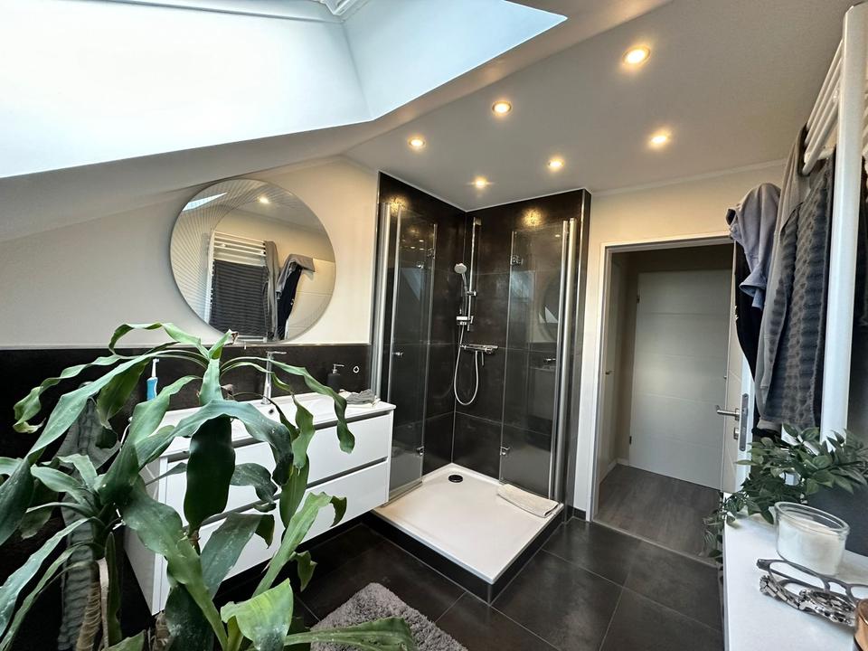 Thumbnail-Teilmöblierte, frisch renovierte 2-Zimmer DG Wohnung zu vermieten