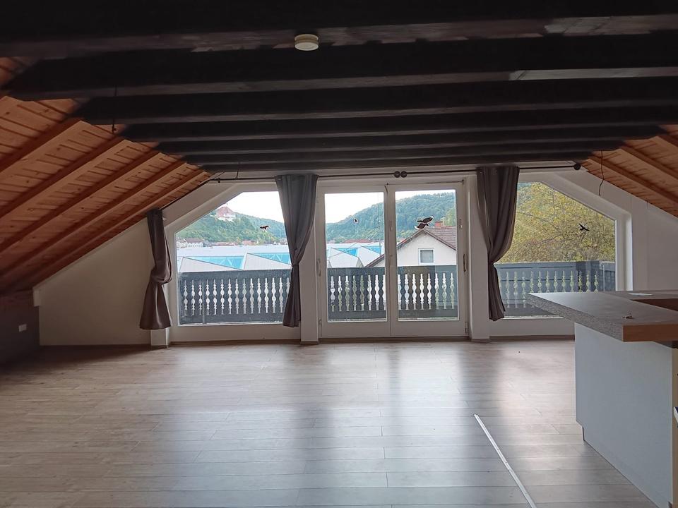 Thumbnail-4,5- Zimmer DG-Wohnung mit Balkon in Hettingen