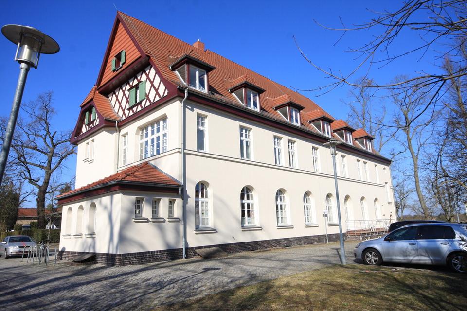 Thumbnail-Großzügige lichtdurchflutete 3-Zimmer-Dachgeschosswohnung in Bahnhofsnähe