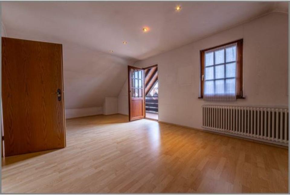 Thumbnail-Schöne 2-Zimmer DG-Wohnung mit viel Atmosphäre