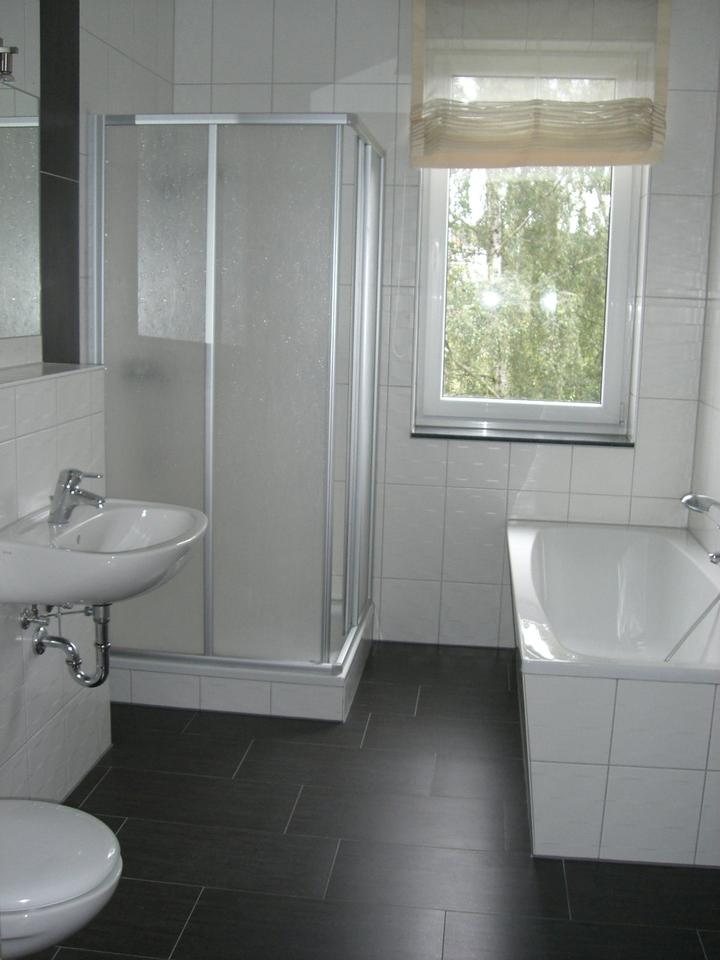 Thumbnail-2 Raum Wohnung mit Balkon , Bad mit Dusche und Wanne ab sofort in Zwickau zu vermieten