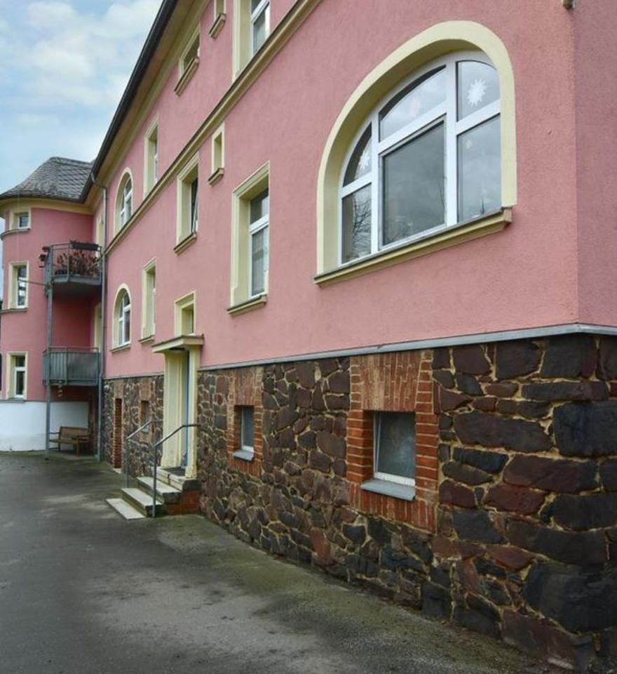 Thumbnail-Helle 2-Zimmer-Wohnung im Erdgeschoss mit Balkon NEU RENOVIERT!