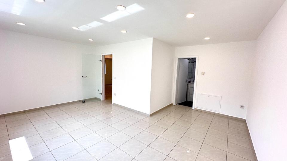 Thumbnail-Renovierte 3 Zimmer Souterrainwohnung inkusive Küche ruhige Lage