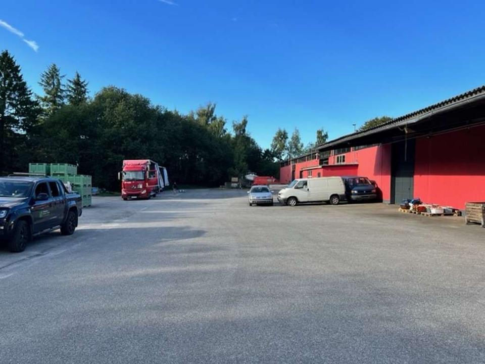 Thumbnail-Ebenerdige HalleGewerbefläche perfekt als Lagerhalle oder Garage