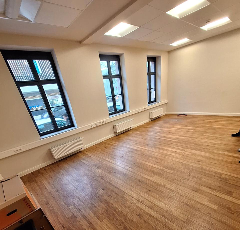 Thumbnail-zentrale Gewerbeeinheit -1 Minute vom HBF Fürth -kernsaniert Büro