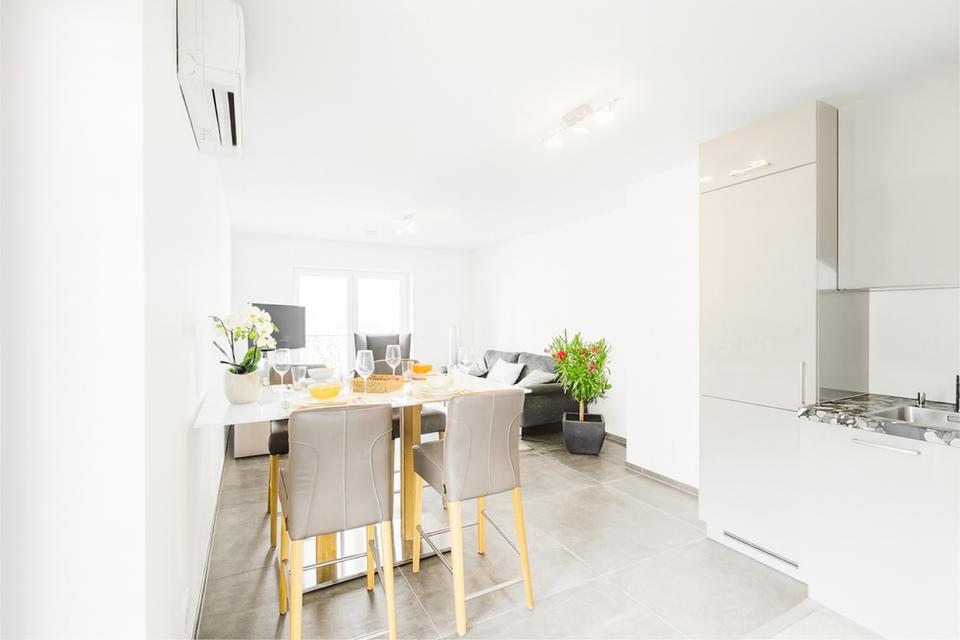 Thumbnail-Voll möblierte 2-Zimmer-Luxuswohnung mit Garten & Außenstellplatz in Frankfurt-Preungesheim