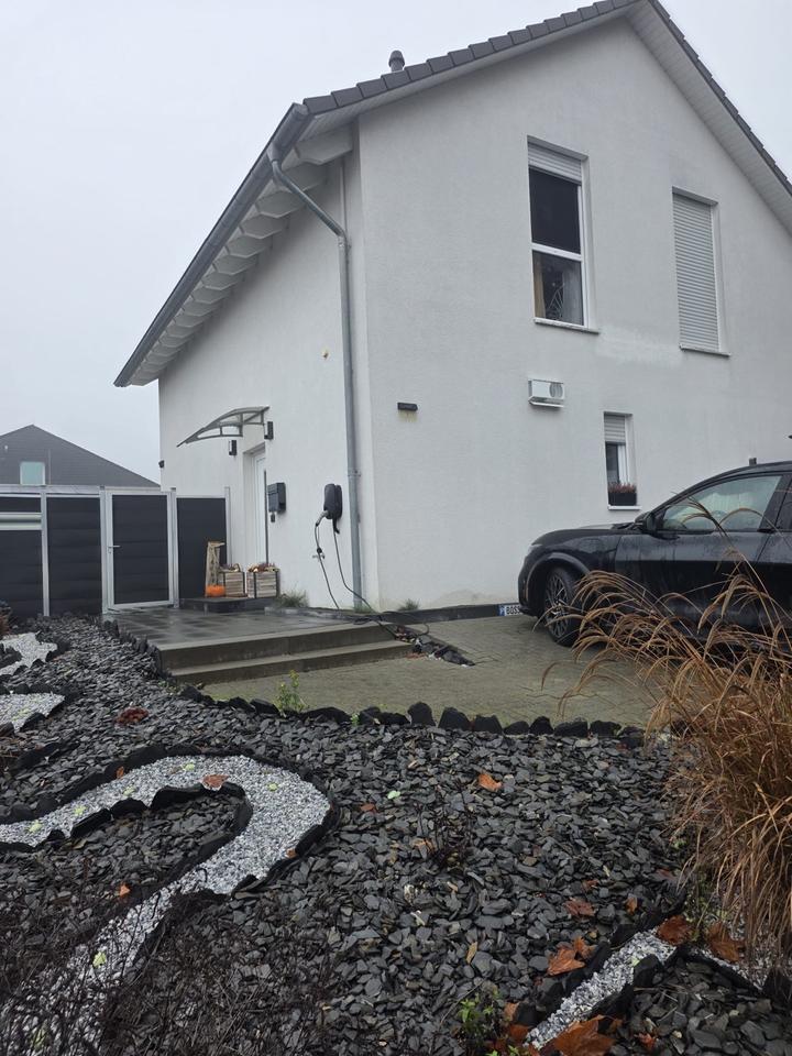 Thumbnail-Freistehendes EFH in schöner Lage von Hausen V.d.H. zu vermieten