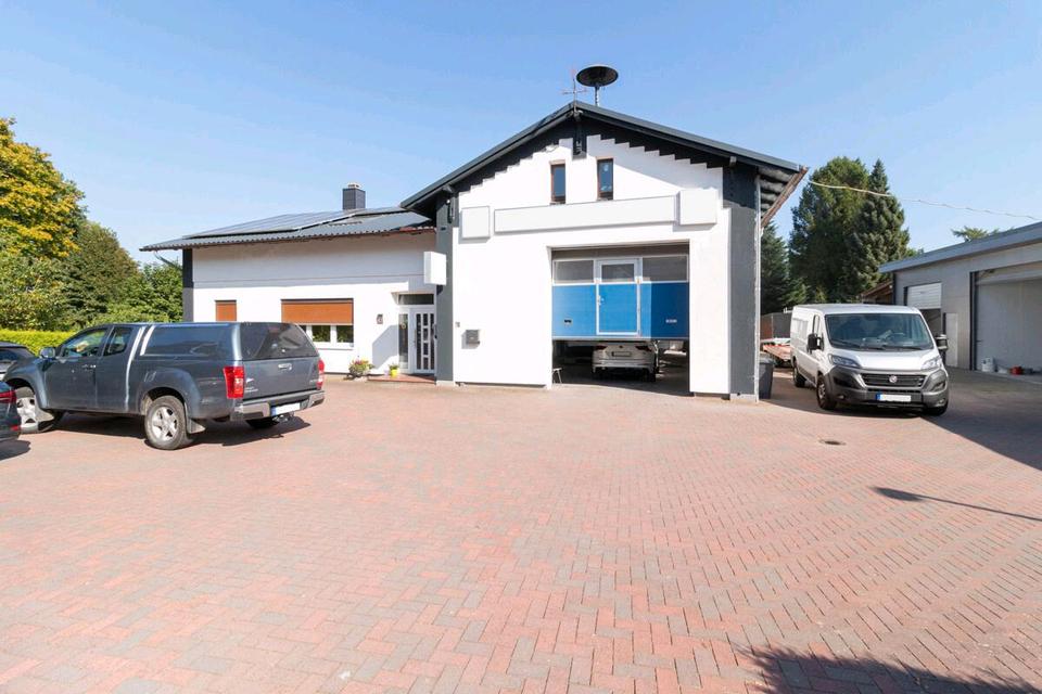 Thumbnail-Vielseitig nutzbare Immobilie mit Wohnhaus und 2 Gewerbehallen