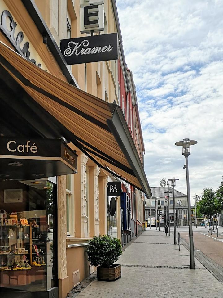 Thumbnail-Großzügige, helle Altbauwohnung mit Balkon in zentraler Lage