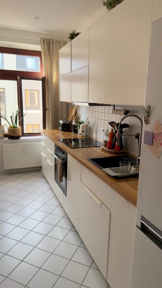 Thumbnail-Charmante Altbauwohnung mit Balkon – 2 Zimmer, 57 m