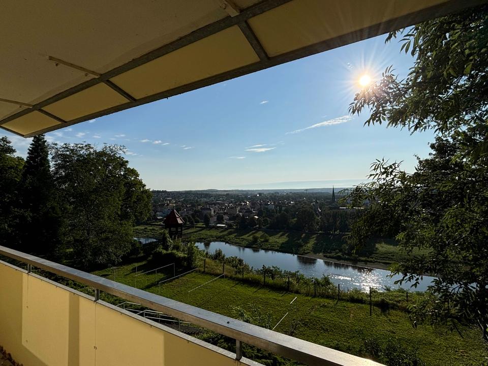 Thumbnail-Exponierte Lage - Traumblick vom Balkon der 2-Raum-Wohnung