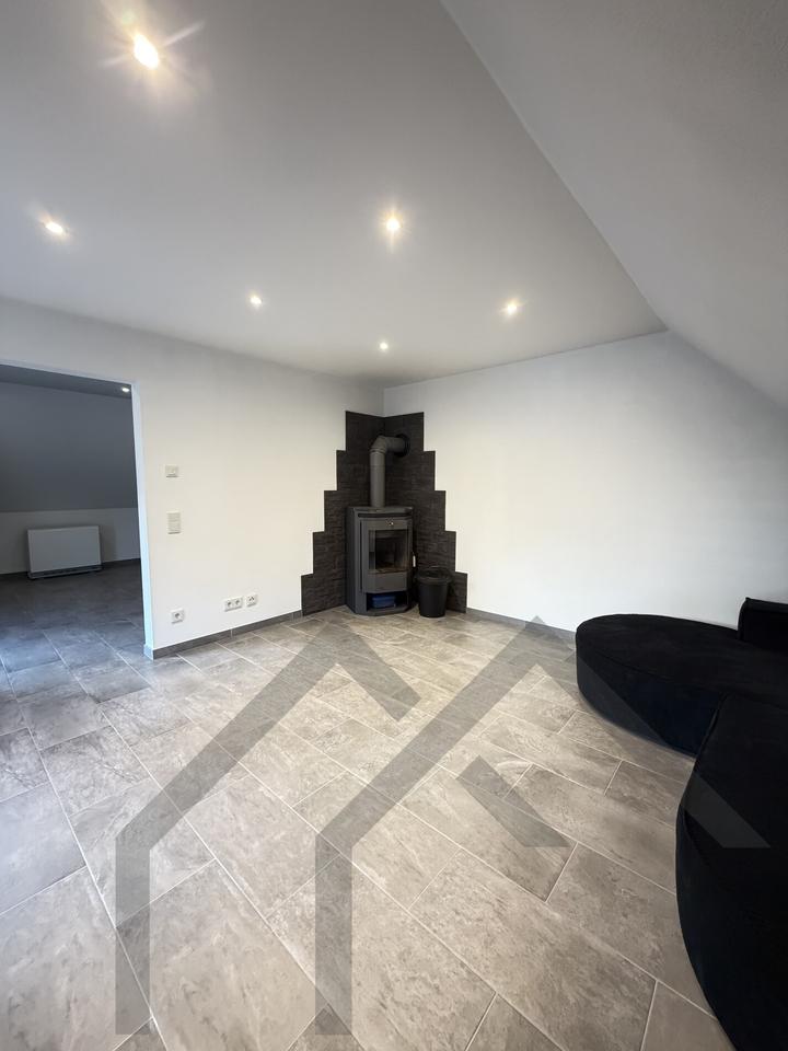 Thumbnail-Schwarzenbach: DG-Wohnung mit Balkon & Kamin