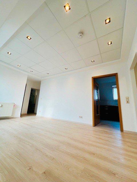 Thumbnail-3-Zimmer Dachgeschoss-Maisonette 75m²| möbiliert | Parkplatz