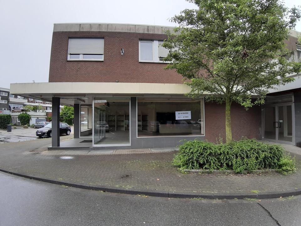 Thumbnail-Heiden, Innenstadtlage, 129 qm Wohnung mit 4 Schlafzimmern im 1. OG, Kein Balkon, kleiner Vorgartenbereich, eigener Eingang