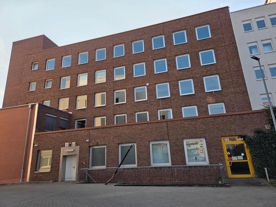 Thumbnail-Einzigartige Büro- & Gewerbefläche mit Saal und Gastroküche
