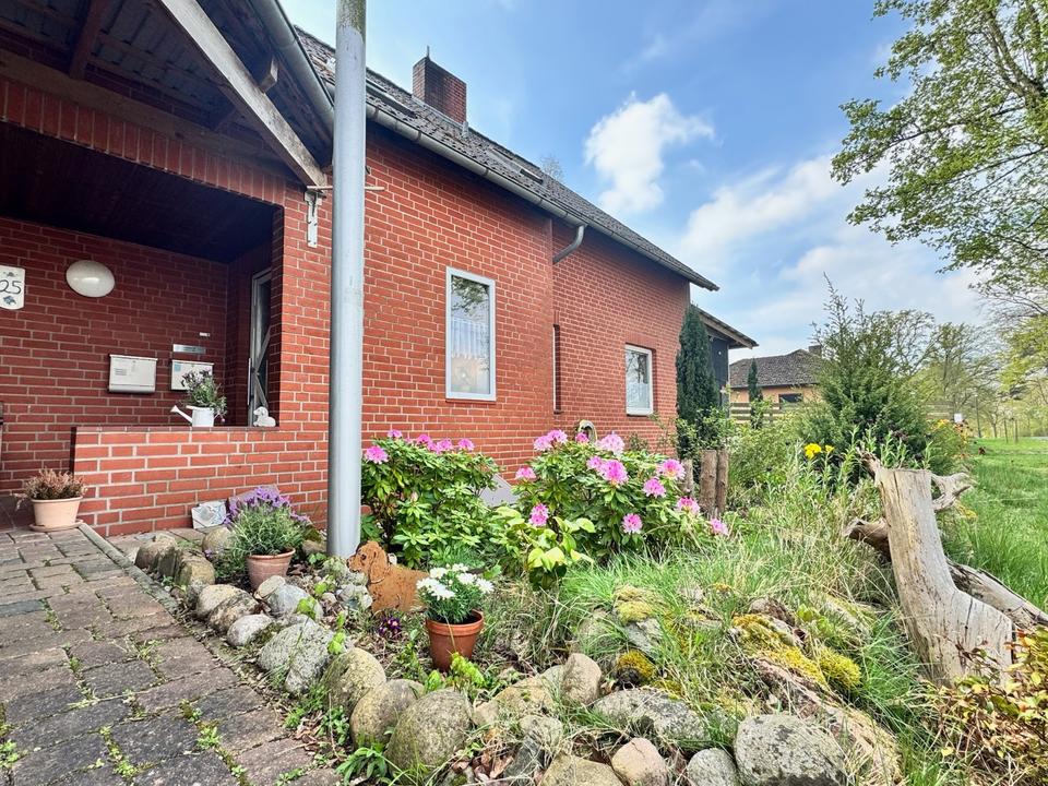 Thumbnail-1–2 Familienhaus in ruhiger Feldrandlage PROVISIONSFREI