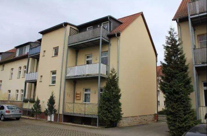 Thumbnail-GERÄUMIGE Zweiraumwohnung in GEPFLEGTEM Mehrfamilienhaus