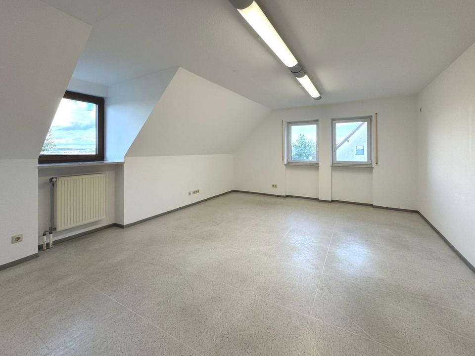 Thumbnail-Helle 4-Zimmer-Wohnung nahe Krankenhaus