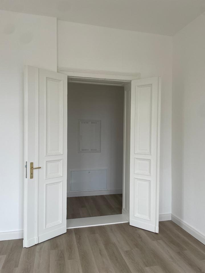 Thumbnail-Große Altbauwohnung - WG geeignet