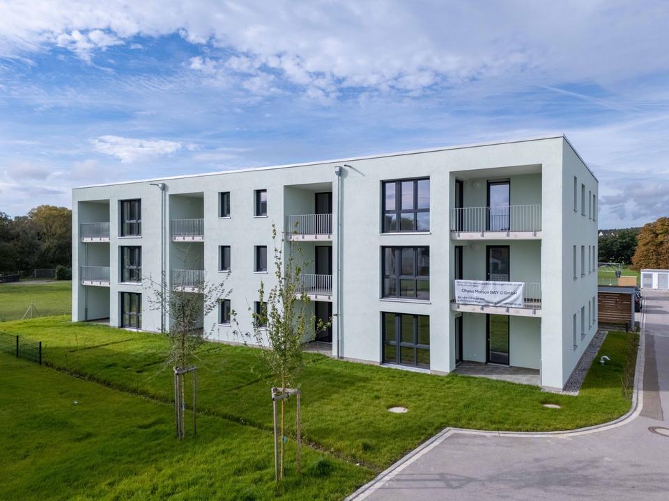 Thumbnail-Neubau (Erstbezug!) BARRIEREFREI und seniorengerechte moderne 2-Zimmer-Wohnung in Roth mit Loggia, zentral aber im Grünen