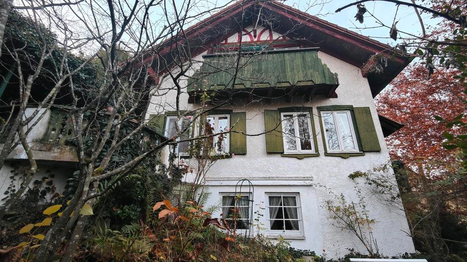 Thumbnail-Wohnhaus mit Grundstück 1300 qm mit Seeblick im Fünf-Seen-Land