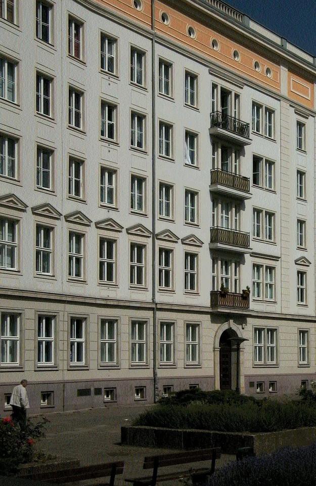 Thumbnail-*Hier wird gerade für Sie saniert*