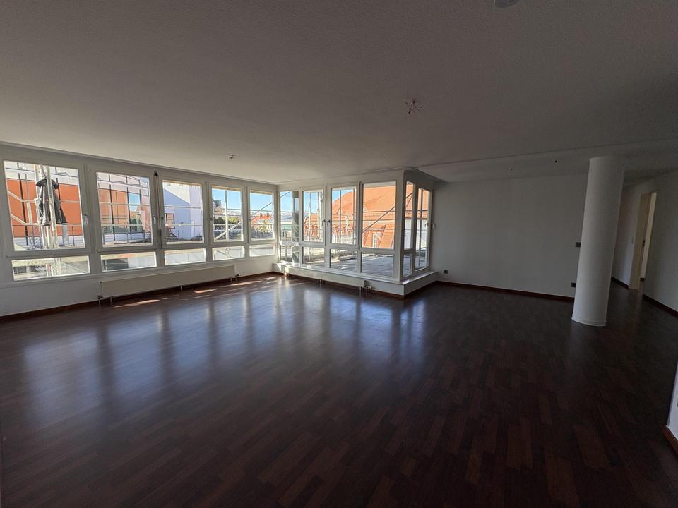 Thumbnail-Großzügige Vier-Raum-Wohnung mit Terrasse