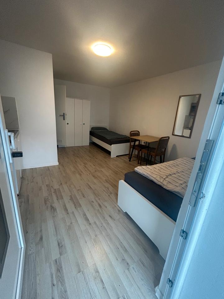 Thumbnail-Schöne möbilierte 1 Zimmer Wohnung mit BadDusche und Küchenzeiie