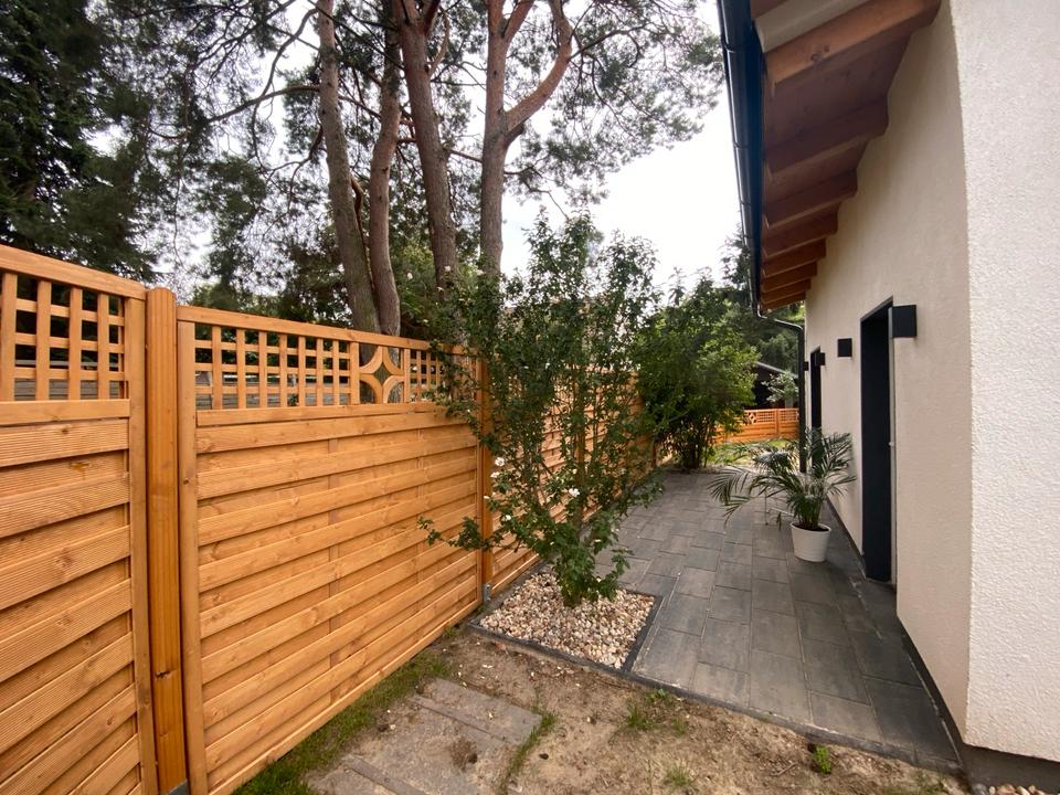 Thumbnail-Effizientes Tinyhouse mit Garten und Terrasse in grüner Umgebung