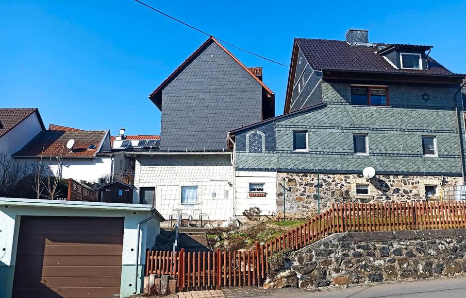 Thumbnail-Natuschieferhaus mit Garten und Garage