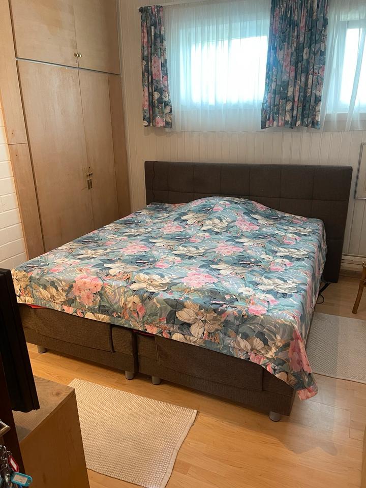 Thumbnail-1 Zimmer Apartment mit Bad ohne Küche möbliert