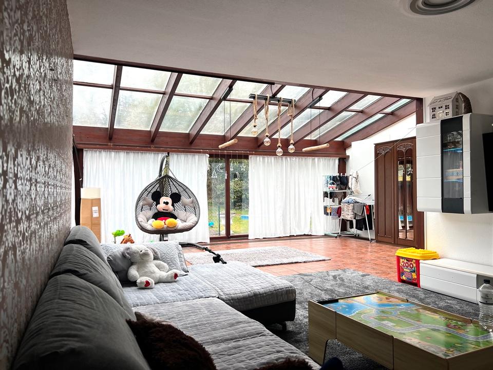 Thumbnail-Großer, ebenerdiger Bungalow mit Garagen für Familie oder WG