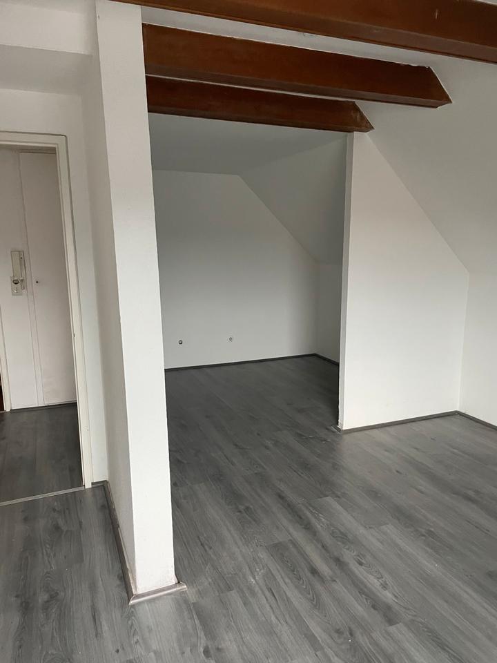 Thumbnail-Gemütliche 1,5-Zimmer-Dachgeschosswohnung mit Gartennutzung