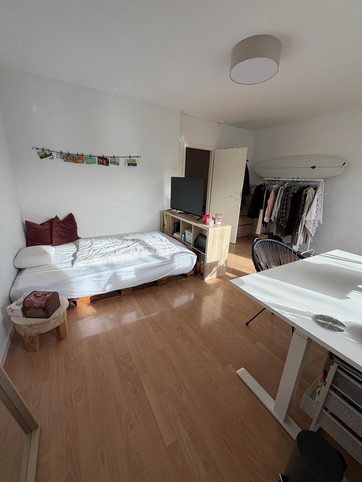 Thumbnail-Schönes helles Zimmer in 3er WG zur Zwischenmiete in Milbertshofe