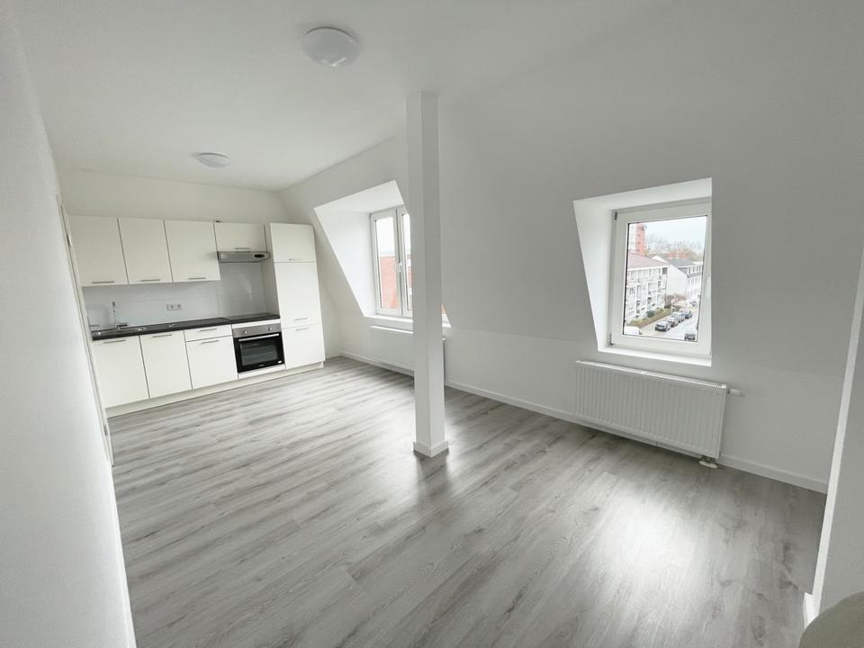 Thumbnail-Gemütliche Altbau-Wohnung im belebten Stadtteil Heppens. 3. OG. links, Deb.Nr.: 401131