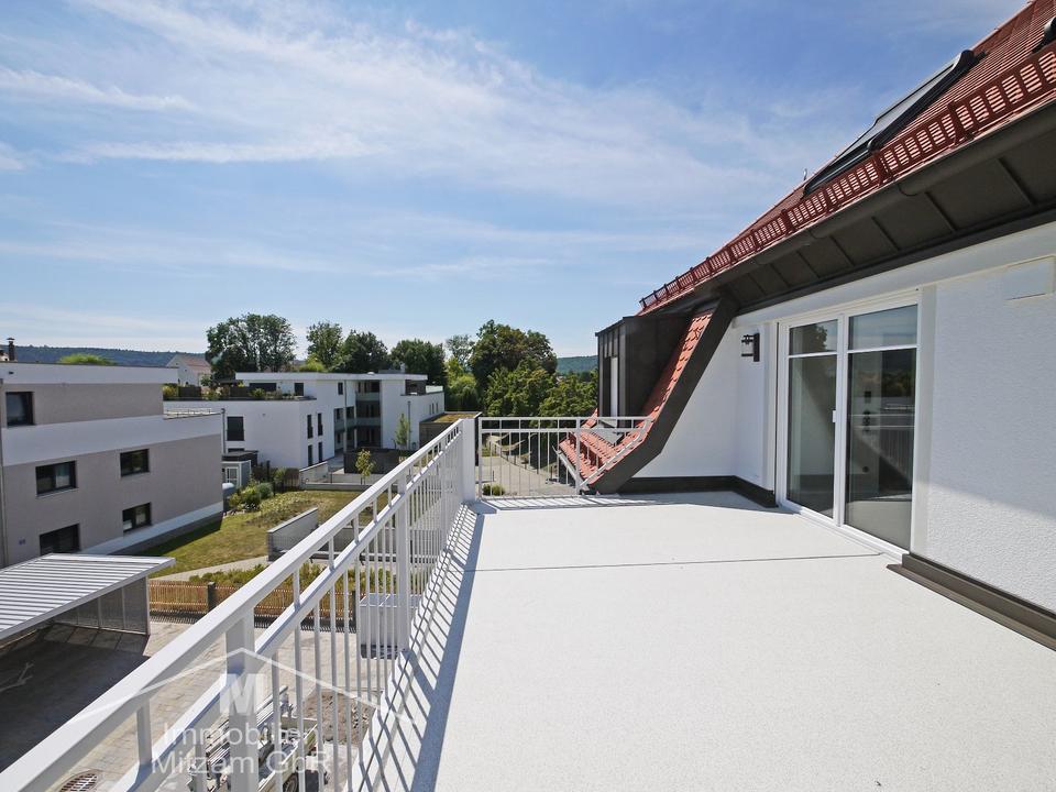 Thumbnail-Historie trifft Moderne: Bezaubernde Maisonette-Wohnung mit EBK u. Carport in saniertem Altbau am Sulzpark (Ref. 0001569)