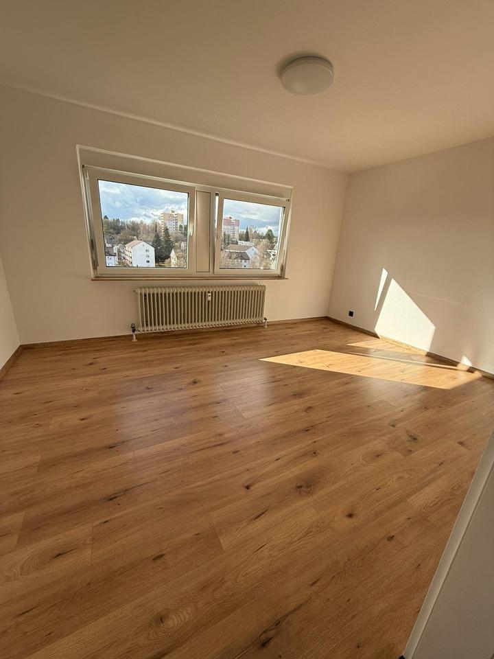 Thumbnail-Frisch renovierte 3-Zimmer-Wohnung mit Balkon & Stellplatz in