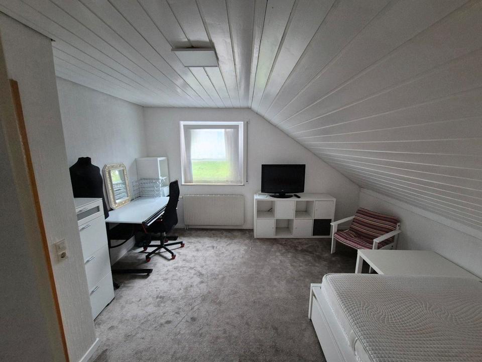 Thumbnail-Möbliertes Zimmer in 2er WG zu vermieten - gesamt 60qm