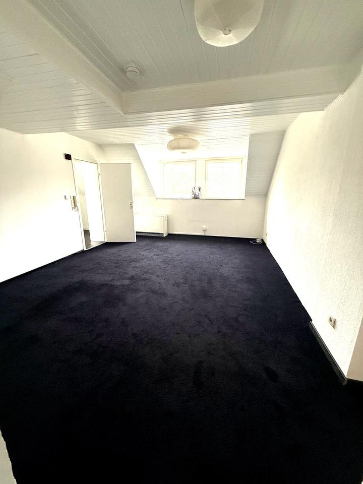 Thumbnail-Helle 3-Zimmer-Dachgeschosswohnung (61m²) mit EBK in Krefeld