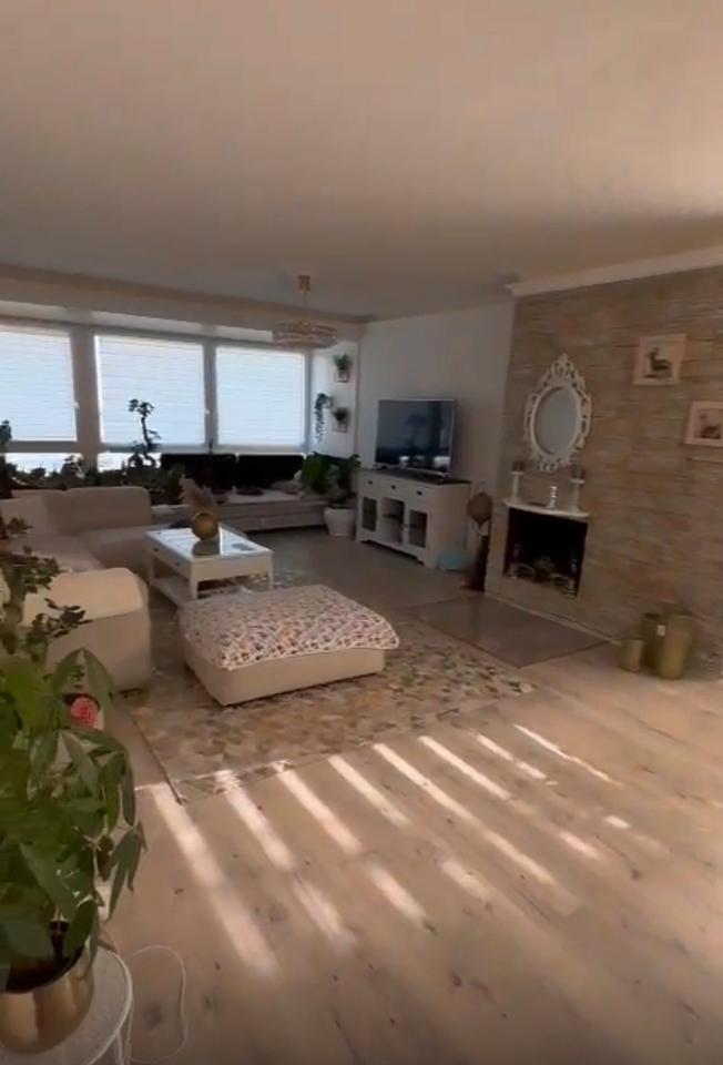 Thumbnail-Helle 4 Zimmer Wohnung 124 qm zu vermieten