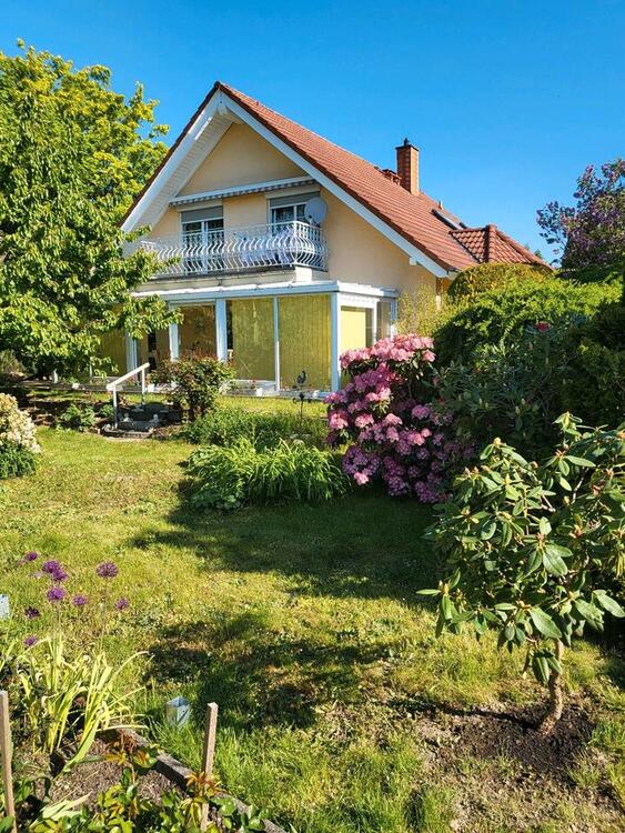 Thumbnail-Ein bis Zwei-Familienhaus