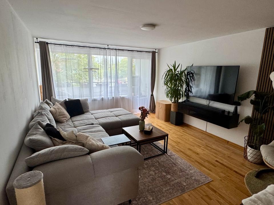 Thumbnail-Großzügige 2,5-Zimmer-Wohnung mit Westbalkon & EBK